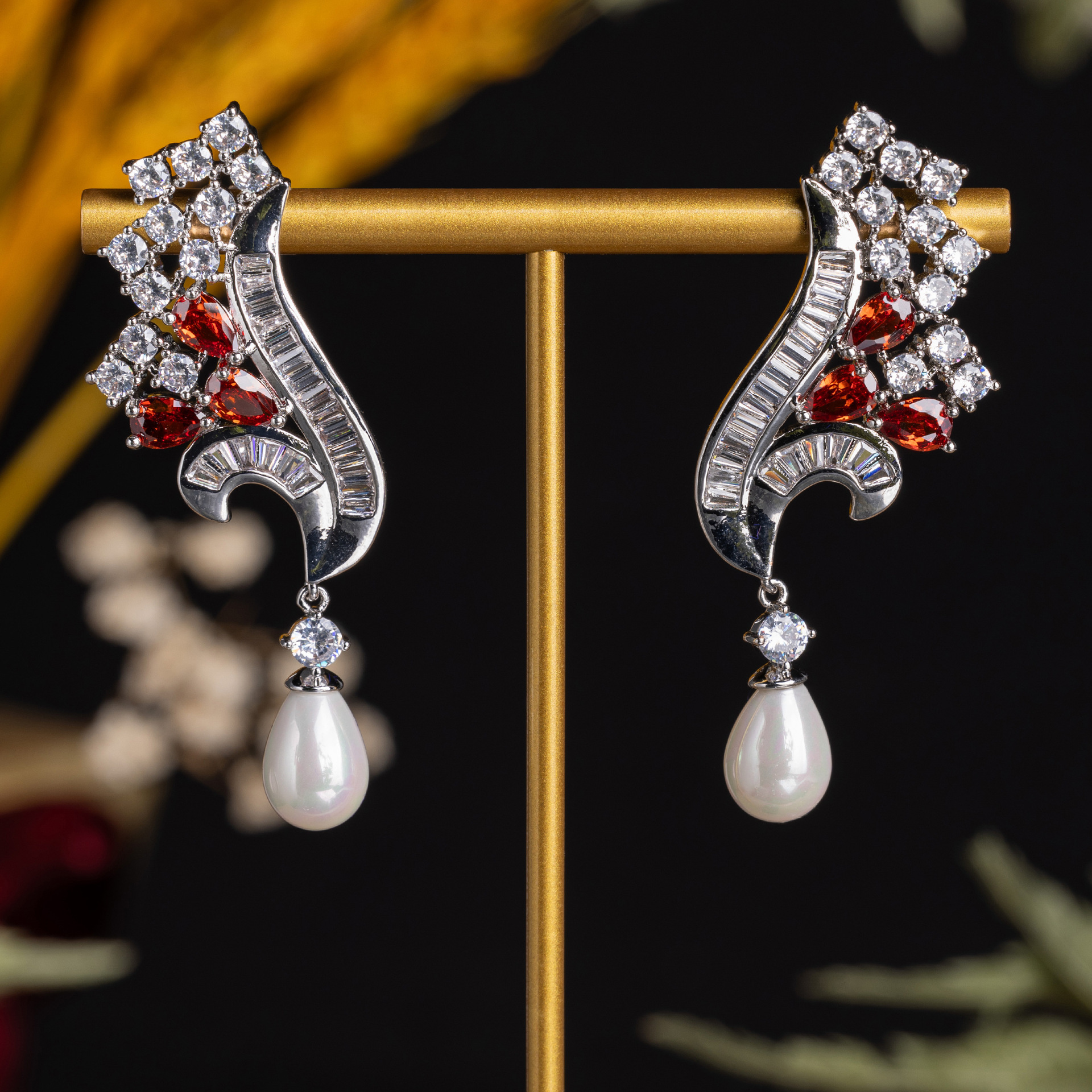 Cross-border European and American heavy industry geometric full diamond copper set zircon earrings, women's light luxury style, individual stud earrings, high-end sense earrings LY5687 Getisa jewelry, fashionable jewelry, banquet dress earrings, tassel earrings details Picture