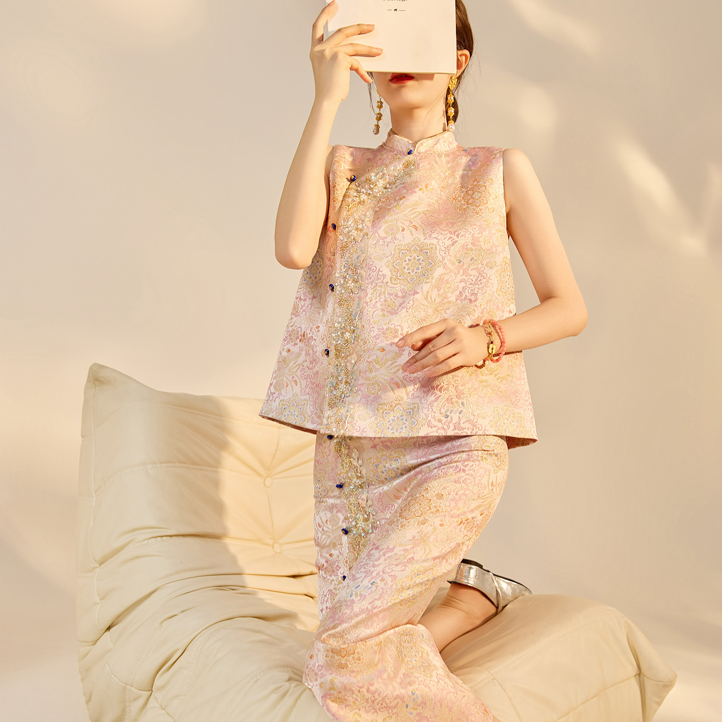 晚礼服/礼服裙/婚庆花女长款气质/大衣女装/秀禾服v领细节图