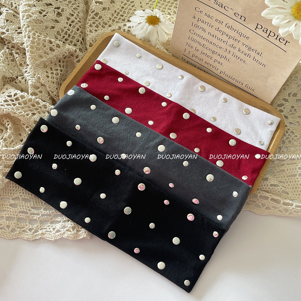 The new solid-color metal rivet patch hair band is a popular online sensation. It is a versatile and stylish hair accessory that is elastic, breathable and suitable for sports headbands Specification drawing