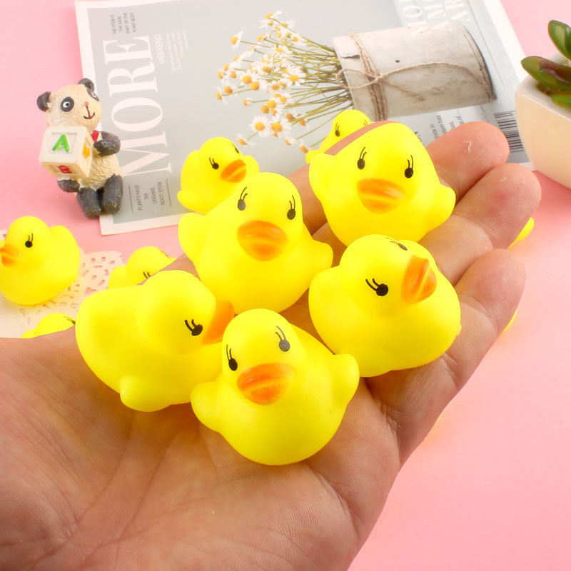 The water-playing little yellow duck, pinching and calling little duck, gummy water playing duck, children's educational toy swimming duck, is selling well in wholesale details Picture