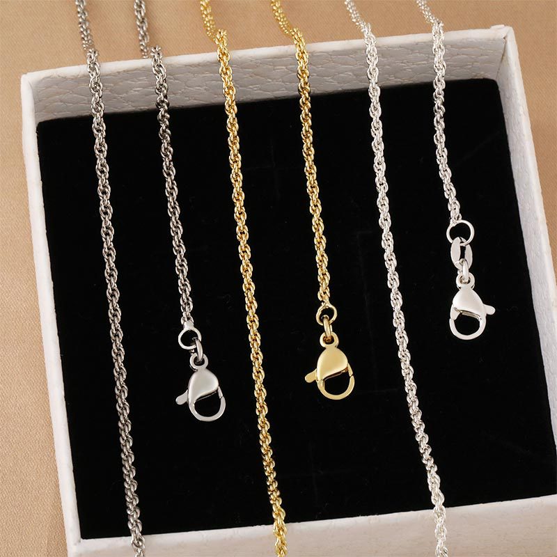 Honglu Super Strong color retention fine twist chain, fashionable and individual copper-plated necklace, high-end collarbone chain necklace with matching chain Application Scenario