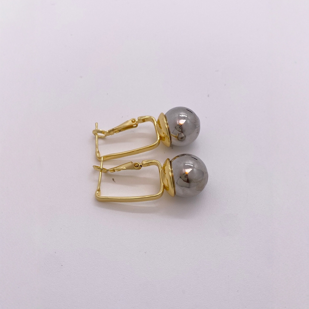 European and American style popular two-tone gold earrings, 18K gold electroplated, fashionable, simple and elegant earrings for women Specification drawing
