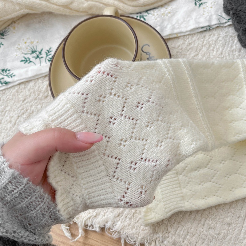 Japanese-style retro cut-out wool calf socks for women, mid-calf pile socks, warm autumn and winter with boots, long calf socks, boots and socks Application Scenario