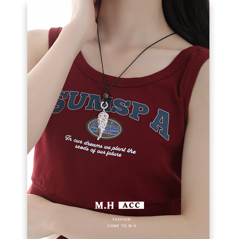 The silver bird necklace with a niche design sense is a light luxury and original design for women. It is a versatile long sweater chain for daily use
