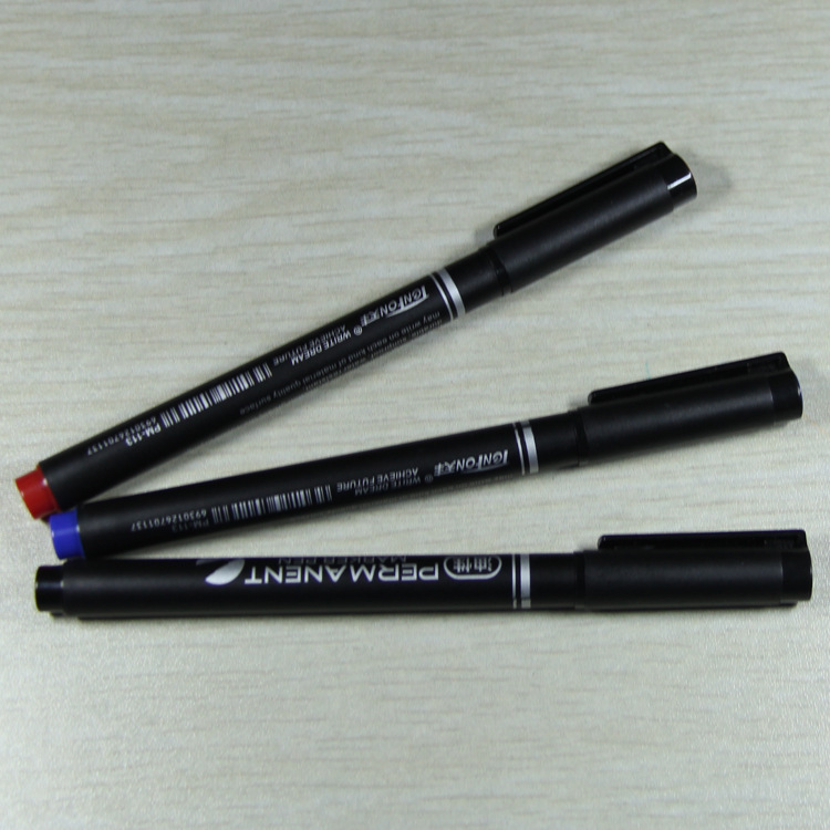 Tianfeng Factory supplies 113 fine-tipped oil marking pens with single-tipped marks. The quality is smooth and reliable for writing