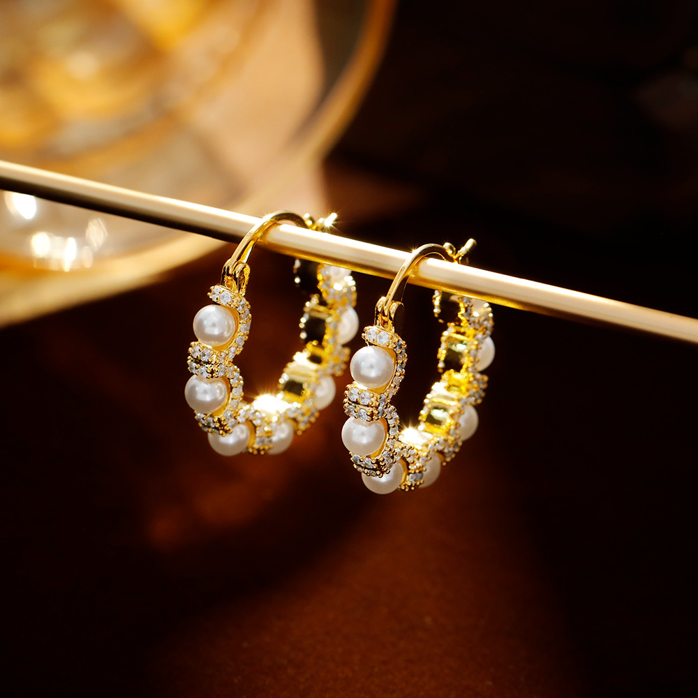 Hyacinth sweet lace-trimmed full diamond woven pearl earrings, a new, high-end, light luxury and niche design of sparkling zirconium earrings Hyacinth sweet lace-trimmed full diamond woven pearl earrings, a new, high-end, light luxury and niche design of sparkling zirconium earrings