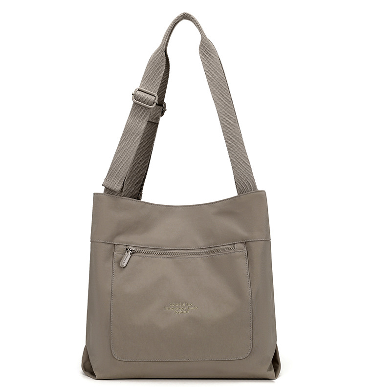 New versatile large-capacity tote bag for women, simple and casual commuting single-shoulder mommy bag