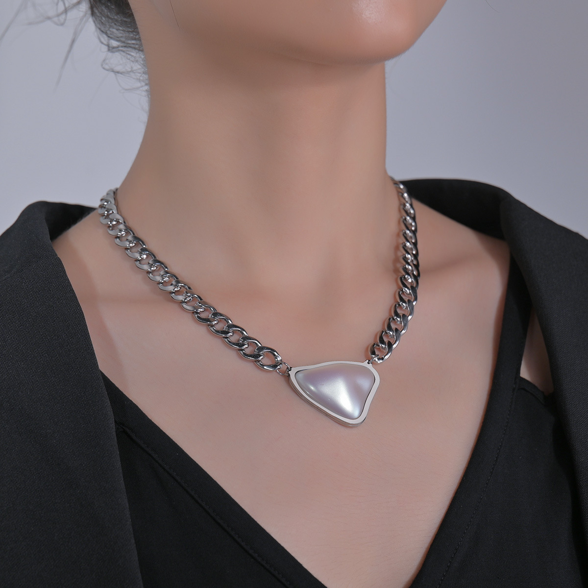 Cross-border supply, thick collarbone chain, heart-shaped gemstone necklace, pendant, European and American hip-hop street accessory factory direct sales details Picture