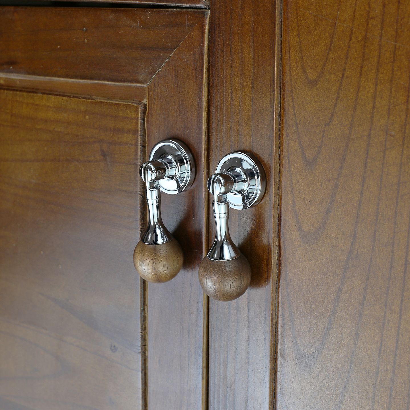 French-style light luxury cabinet door handle, wardrobe door drawer, Chinese-style walnut wood round ball, new Chinese-style pendant small handle Specification image