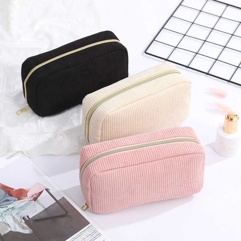 Wholesale of new corduroy storage bags, clutch bags, portable large-capacity makeup bags, simple and versatile travel toiletries bags Application Scenario