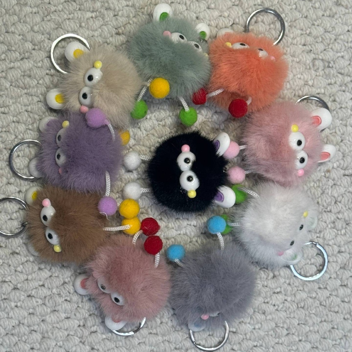 韩国网红小兔精灵毛绒挂件 丑东西毛球地摊货源娃娃机摆件钥匙扣