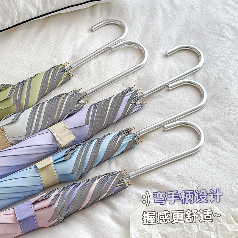 The new 8-bone petal umbrella with a straight stem and curved handle is an automatic umbrella for girls. It has a high appearance level, enhanced reinforcement, and provides sun protection and UV protection Application Scenario