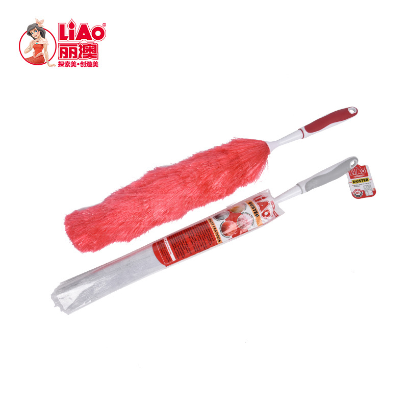 وتقوم الأسرة الليو بتنظيف معدات تنظيف الرماد والبطانيات في مكتب مافوريا الرطب Item Picture