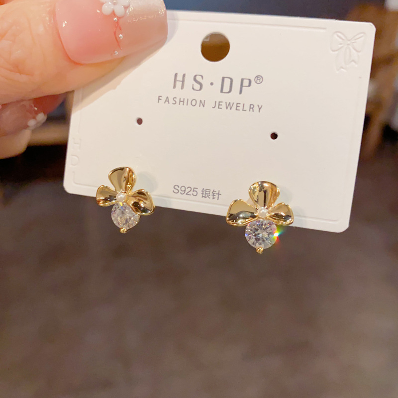 饰品/耳钉/耳饰/珍珠耳钉/耳堵细节图