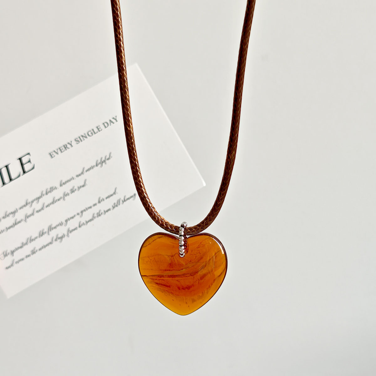 Retro rock sugar amber heart-shaped pendant necklace for women, adjustable wax rope, long sweater chain for autumn and winter, a niche accessory Application Scenario