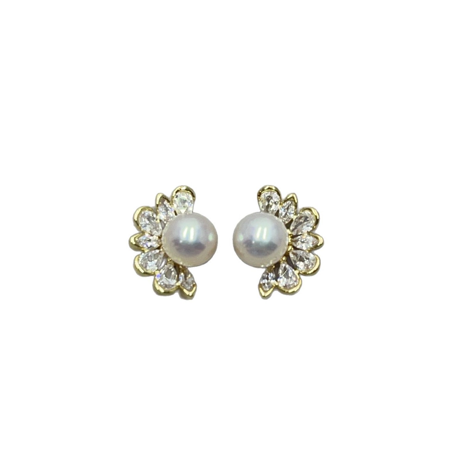 Cross-border Roman holiday pure silver stud earrings, freshwater pearl small round plates, daily retro French light luxury exquisite and elegant ear Application Scenario