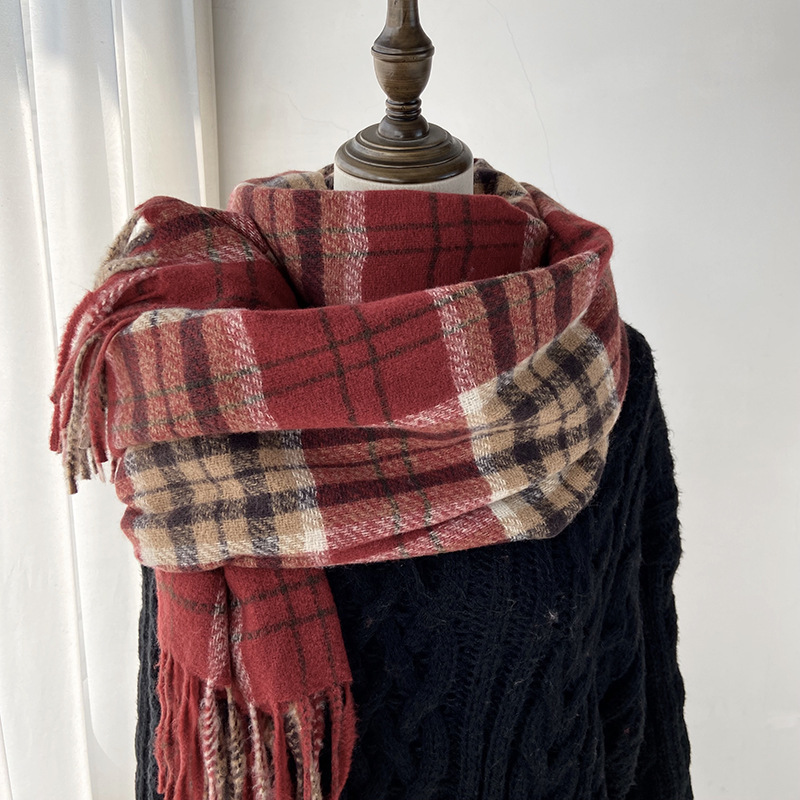A new thickened and warm fringed shawl for women's winter 2025, faux cashmere, retro and versatile, student and couple scarves, wholesale from street stalls