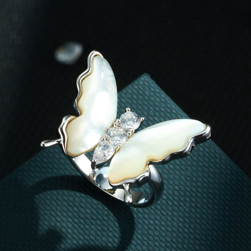 A dynamic and high-end natural mother-of-pearl butterfly opening ring, made of copper alloy and set with zirconium, exquisitely adjustable index finger ring Application Scenario