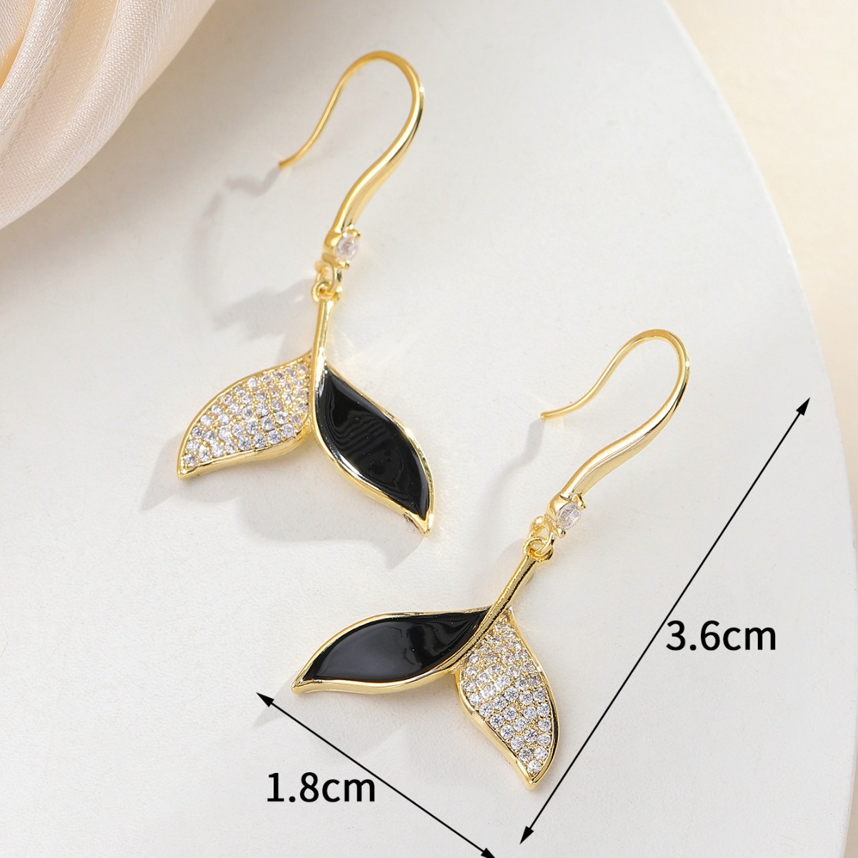 High-end beauty fishtail earrings, women's ins-style light luxury copper gold-plated earrings, high-quality lacquered long earrings wholesale Specification drawing