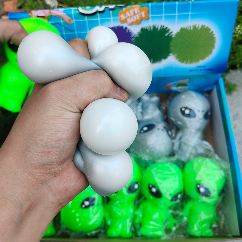 Prank venting alien Squeeze Fun Stress-relieving toys, stress-relieving magic tools, flour balls, children's creative simulation wholesale Application Scenario