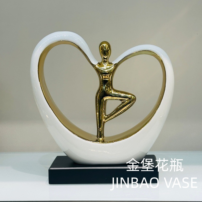 A light luxury sex heart-shaped creative electroplated home decoration piece, TV cabinet, desktop decoration, couple's wedding gift