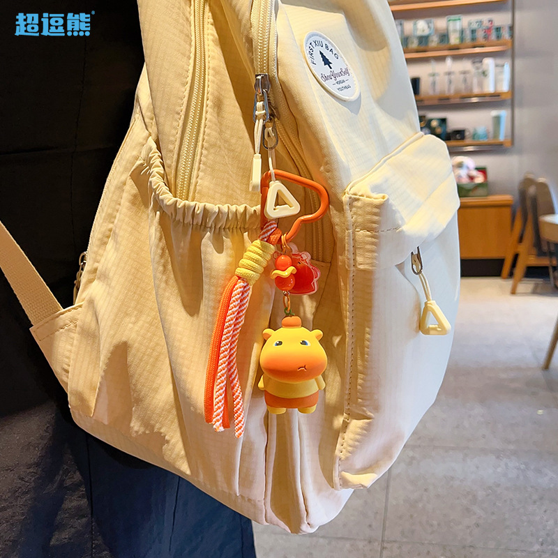 Creative genuine capybara Lulu UV light color-changing red temperature keychain student schoolbag pendant small gift Application Scenario