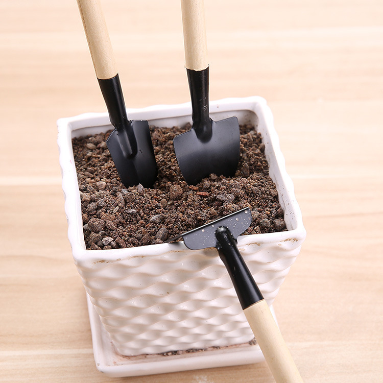 Gadgets de jardín conjunto de tres piezas mini kit de suministros de jardín al aire libre niños manual juguete pala en stock al por mayor Application Scenario