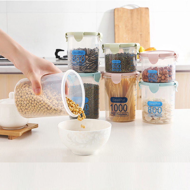 Round sealed plastic kitchen jar with lid, snack and grain storage jar, yogurt and cheesecake jar Application Scenario