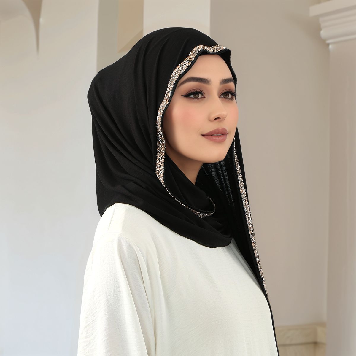 This is a popular new solid-color leaf rhinestone of varying lengths in foreign trade. It's a fashionable and lazy headscarf with a soft and comfortable small cap for women details Picture