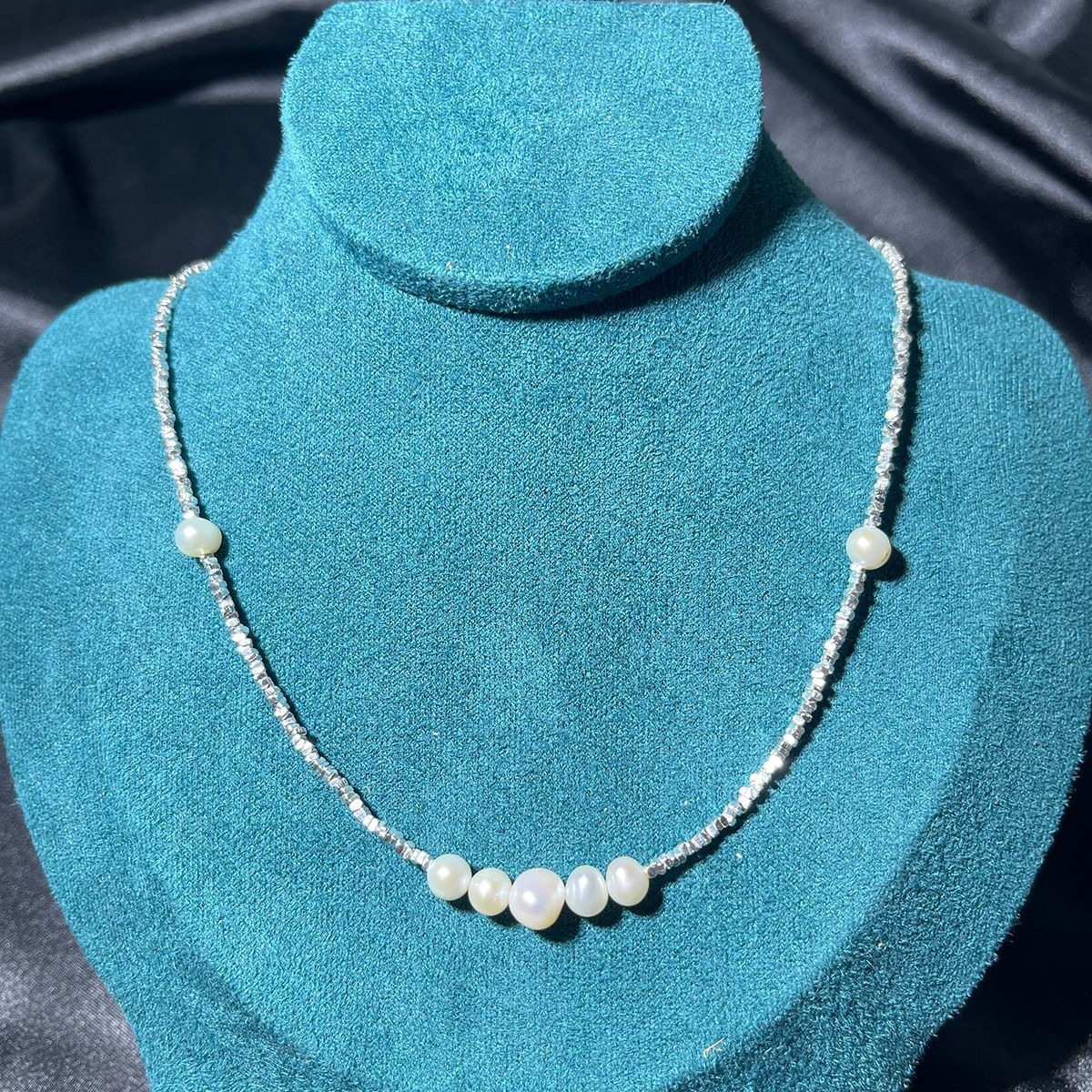 Gradient smile natural freshwater pearl silver necklace for women, S925 silver collarbone chain pendant, artistic style pendant Application Scenario