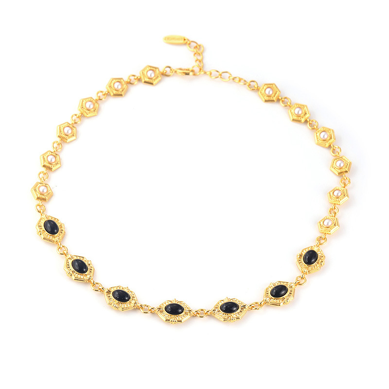 Vintage vintag Western antique geometric patchwork necklace, simple black and gold, niche design, French light luxury collarbone chain Item Picture