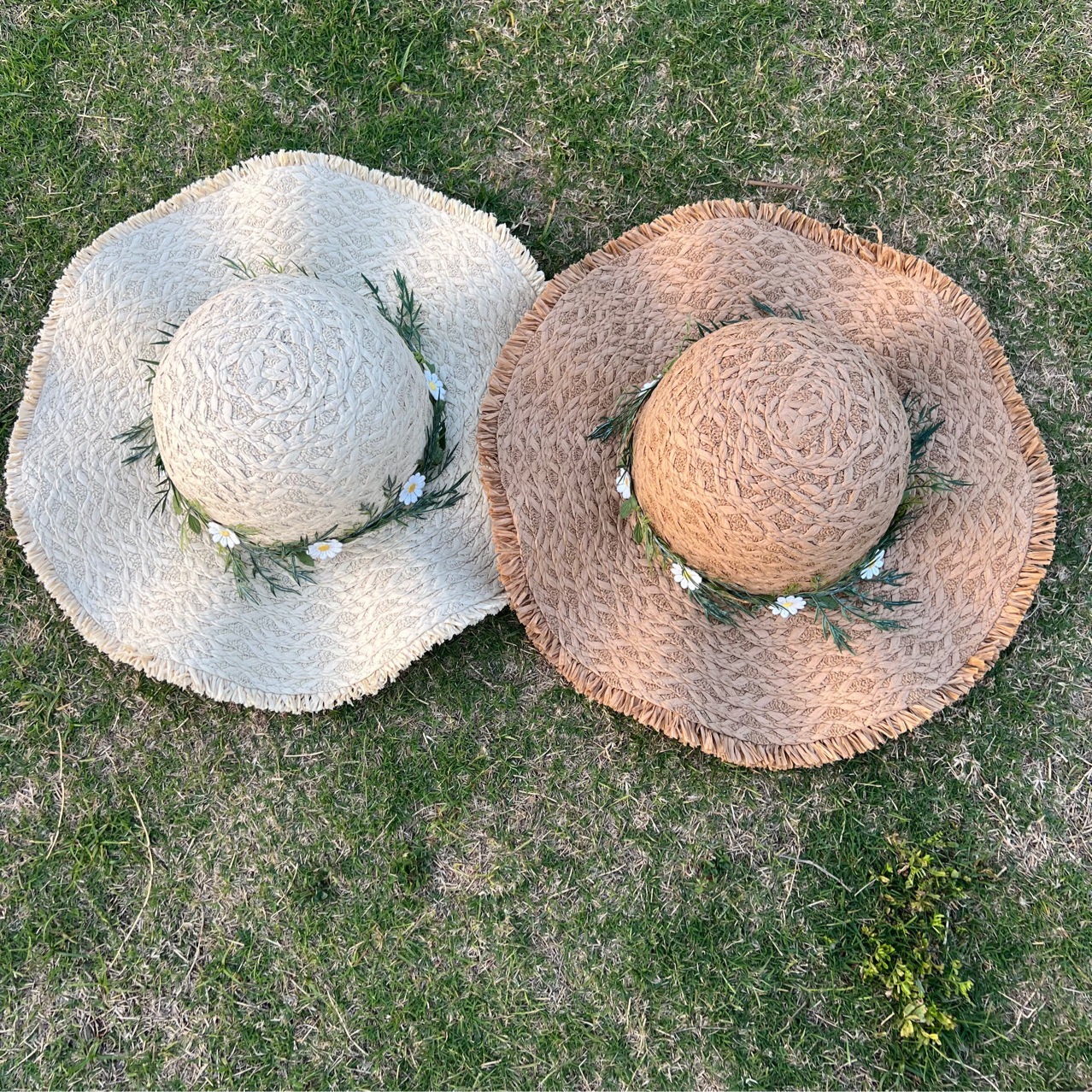 Flower-ring Lafite straw hats, hand-woven chrysanthemum hats, versatile for women's summer outings and vacations, wide-brimmed sun-protective beach hats Specification image