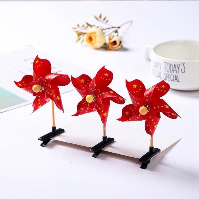 Creative red flag hairpins for class girls, practical one-yuan small gifts, ground promotion scan code, National Day small gifts details Picture
