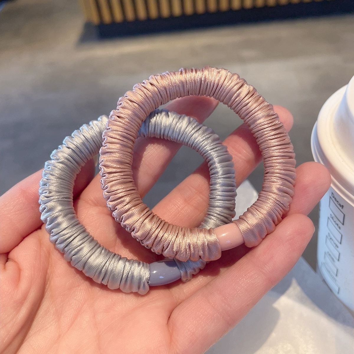 High-end solid color satin pleated small intestine hair band, high elasticity ponytail hair tie, simple hair tie, leather band for women Specification image