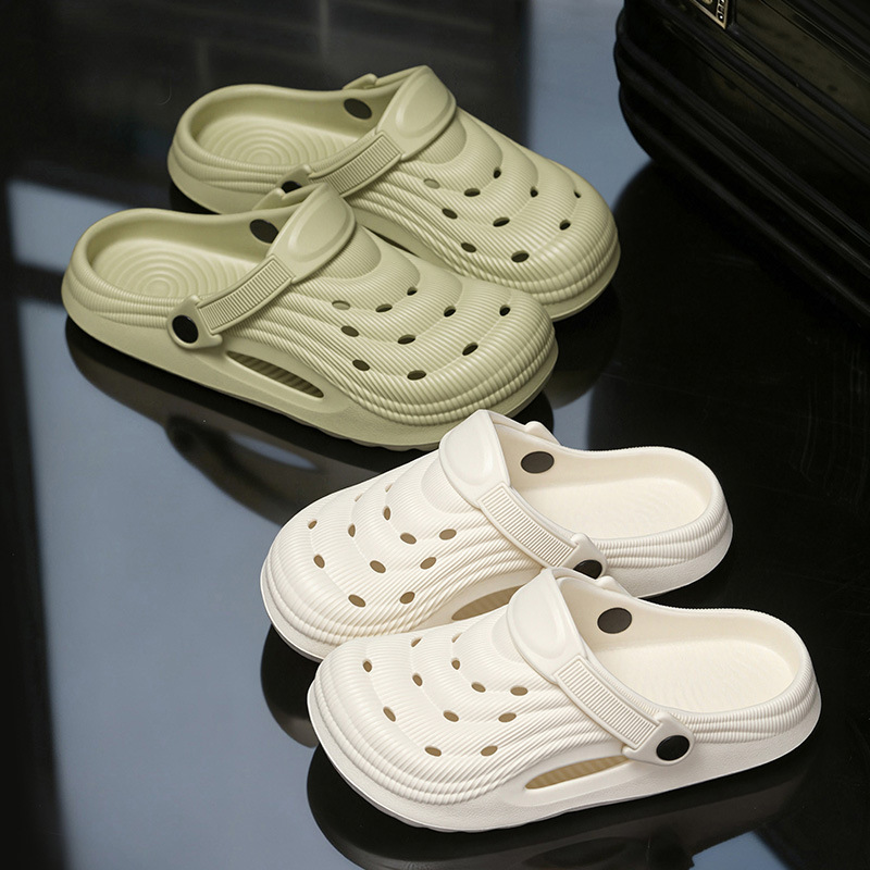 New EVA rubber plastic clogs, thick-soled flip-flops, men's and women's dad shoes, and home outdoor shoes with a feeling of stepping on poop Application Scenario