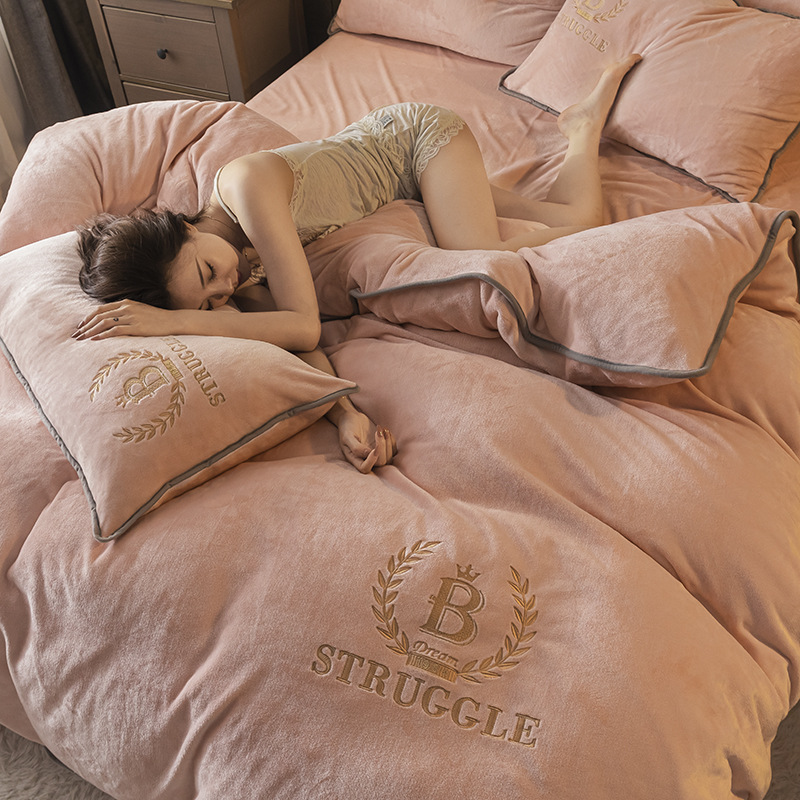The pink plush bedding set is warm, comfortable, soft and cozy. It includes bed sheets, quilt covers, bedspreads and bedding combinations details Picture
