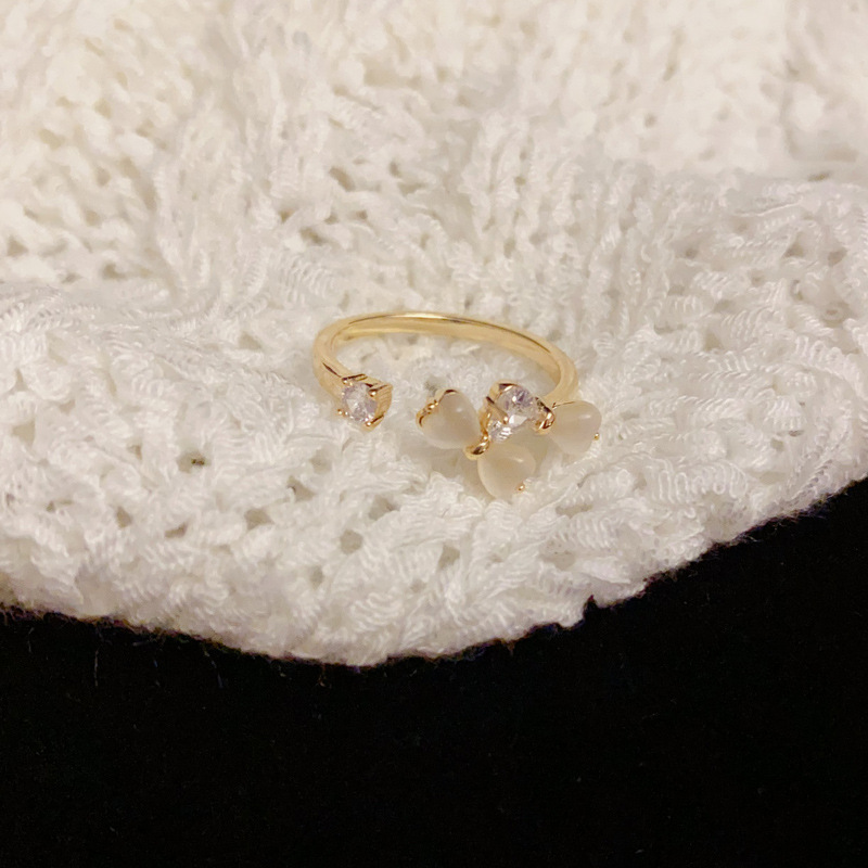 A niche and fashionable design with a simple cat-eye stone bow opening ring, a popular and versatile index finger ring accessory details Picture