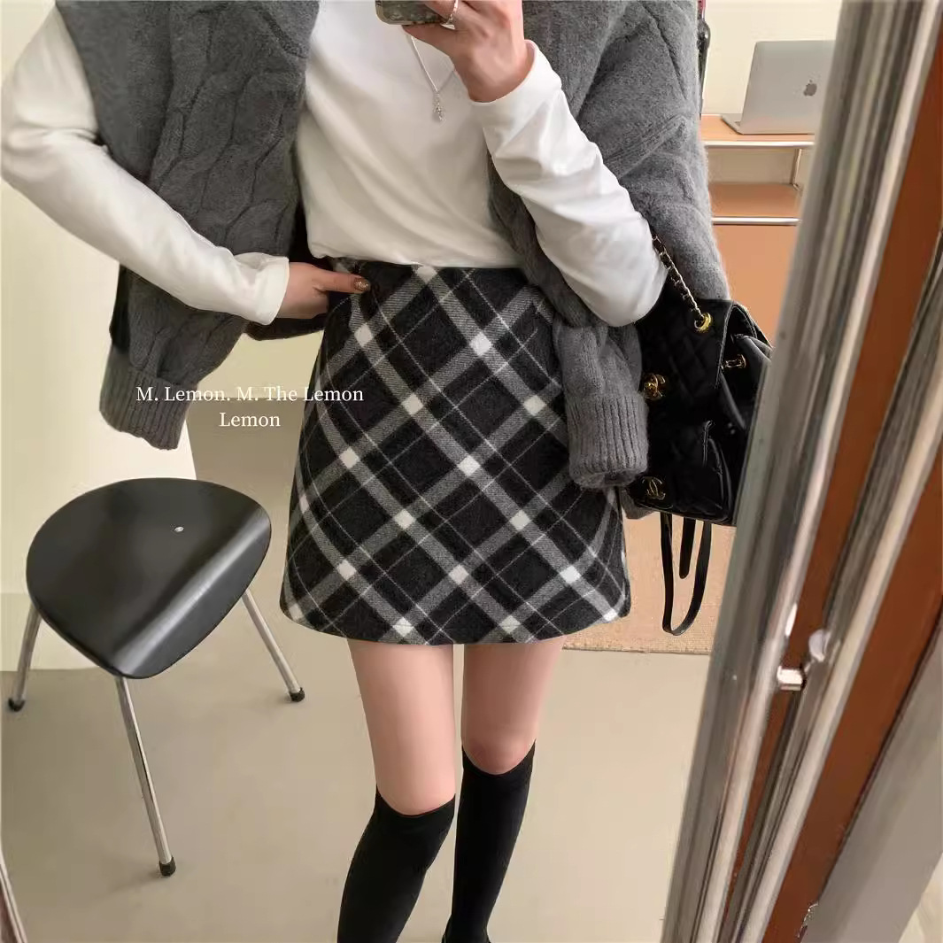 2024 Autumn/Winter new Korean-style chic woolen high-waisted thick A-shaped short skirt, concealing flesh and slimming, plaid skirt for women Specification image