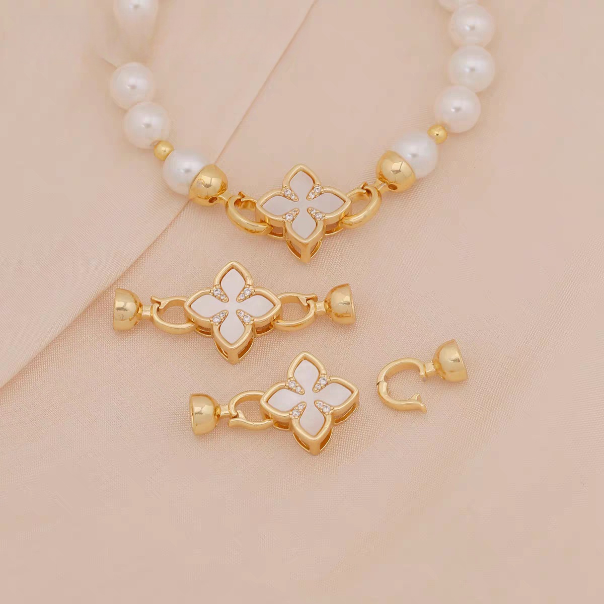 18K pearl necklace clasp, clover shell handcrafted end clasp, connecting clasp, mother-and-child clasp, sweater chain diy accessories details Picture