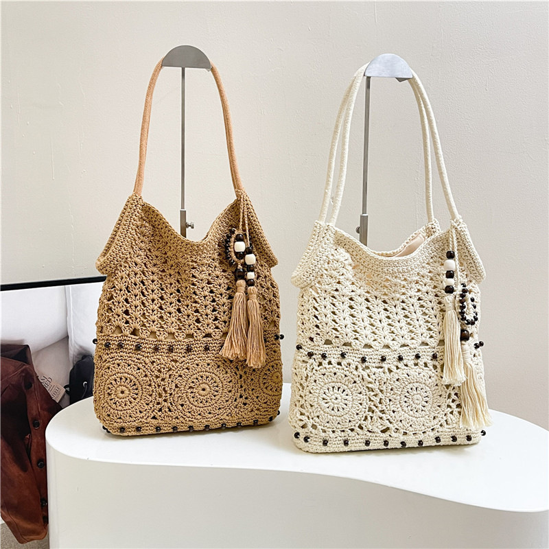 Cross-border woven bag, fringed knitted hollowed-out handbag, large-capacity fringed design single-shoulder bag, beach vacation lady's beach bag, fringed woven bag details Picture