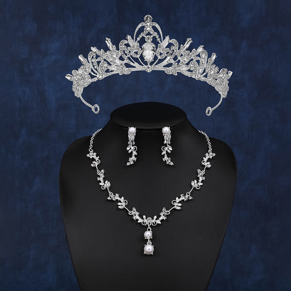 European and American luxurious and elegant bridal chain, three-piece set, hair accessories, ornaments, high-end wedding necklace, earrings, crown