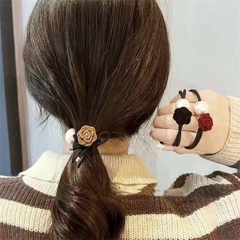 French high-end retro pearl rose flower hair tie and hair band, girls' high school elastic rubber band hair tie, ponytail headwear Application Scenario