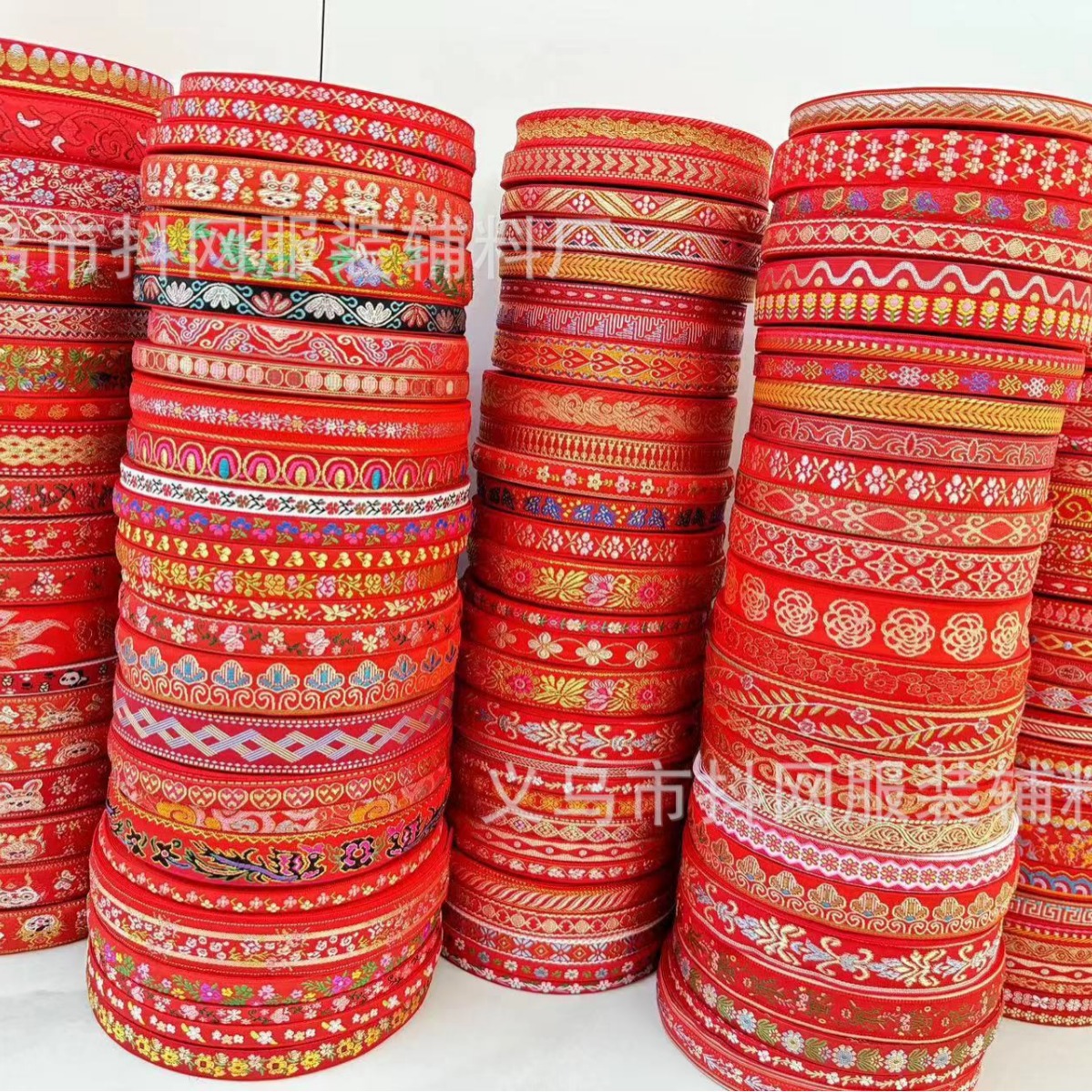 Wholesale of 1.0-1.7 cm large red Chinese-style festive ribbons and bows for ethnic minority clothing accessories Application Scenario