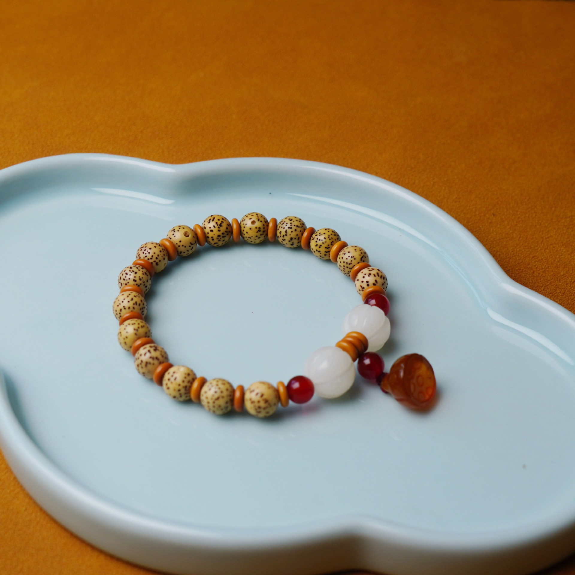 Natural Hainan chicken oil Yellow Star moon Bodhi bracelet Lotus pod Bodhi seed Buddhist Prayer bead bracelet, retro cultural and artistic accessories Specification image