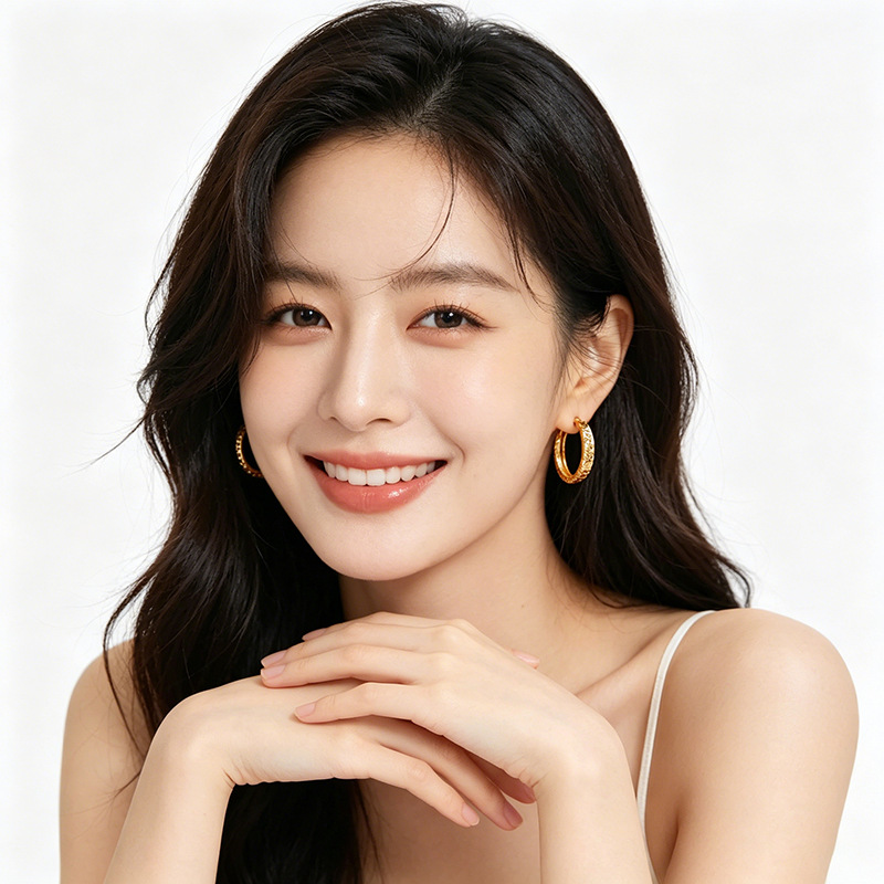 The "Crushed Bingbing ear Buckle" is a niche design for women with a simple and elegant style. It is a versatile plain ring earring and a new bestseller in 2026 Application Scenario