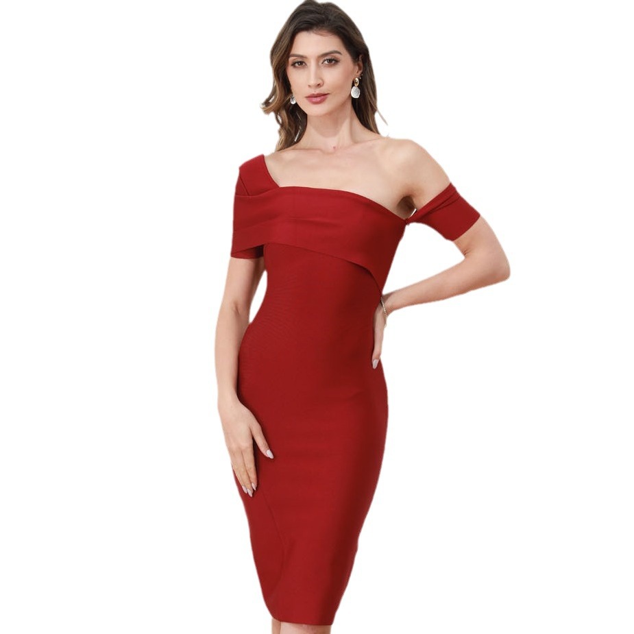 红色礼服设计感包臀裙连衣裙欧美夏季高级感时尚新年修身女装女白底实物图