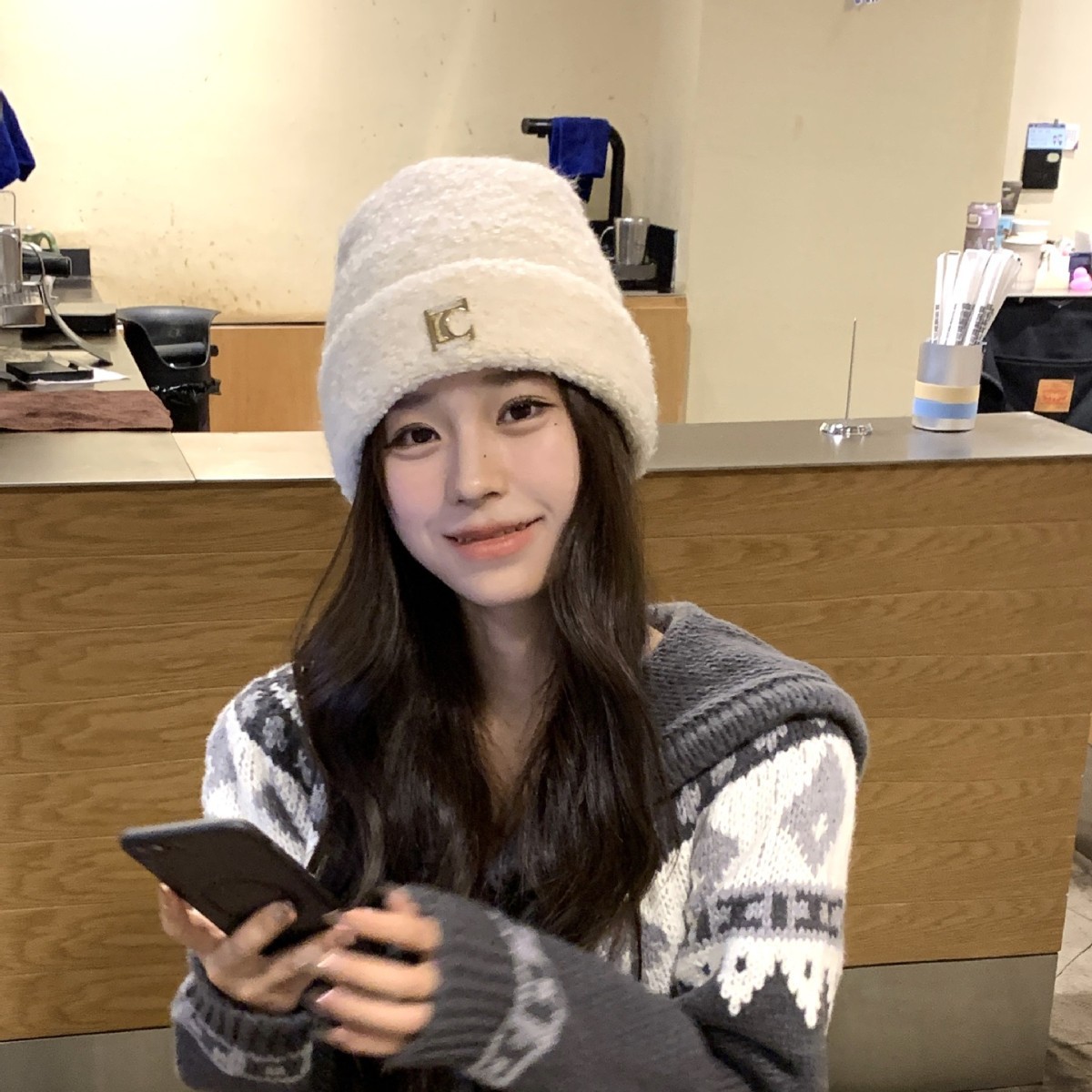 Loose, large-headed sheepskin hat, warm and face-friendly, small, casual and versatile knitted hat, couple style, woolskin hat, round top