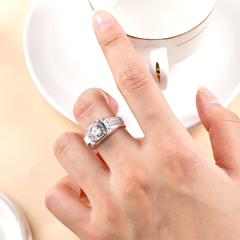 In 2026, a new product is launched: A 3-carat Mosan men's ring with a unique, fashionable and powerful style. It's a diamond-encrusted men's ring with a refined proposal vibe