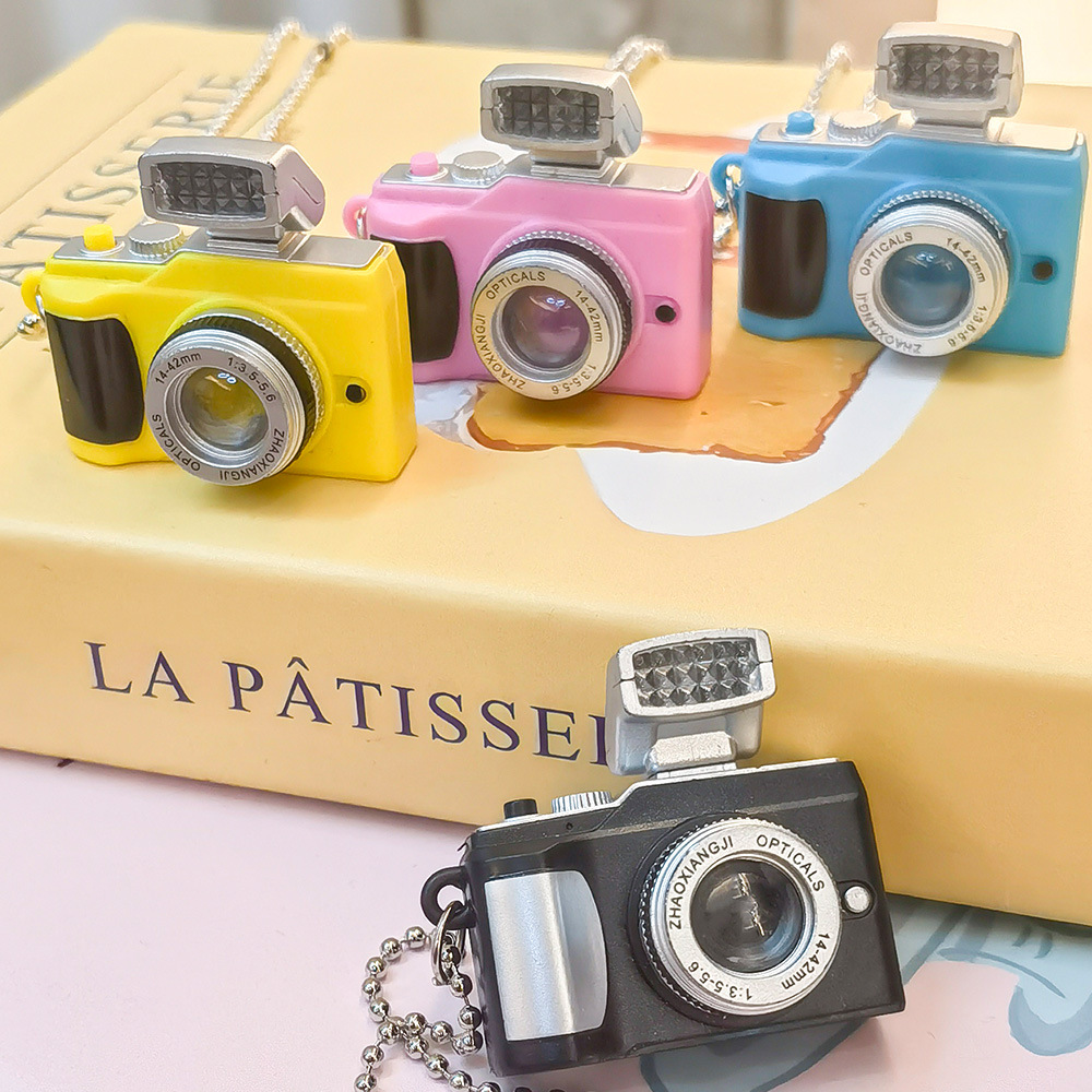 A popular light-emitting small camera with LED lights, a keychain that emits light, a camera necklace, a pendant, and a creative gift keychain Application Scenario