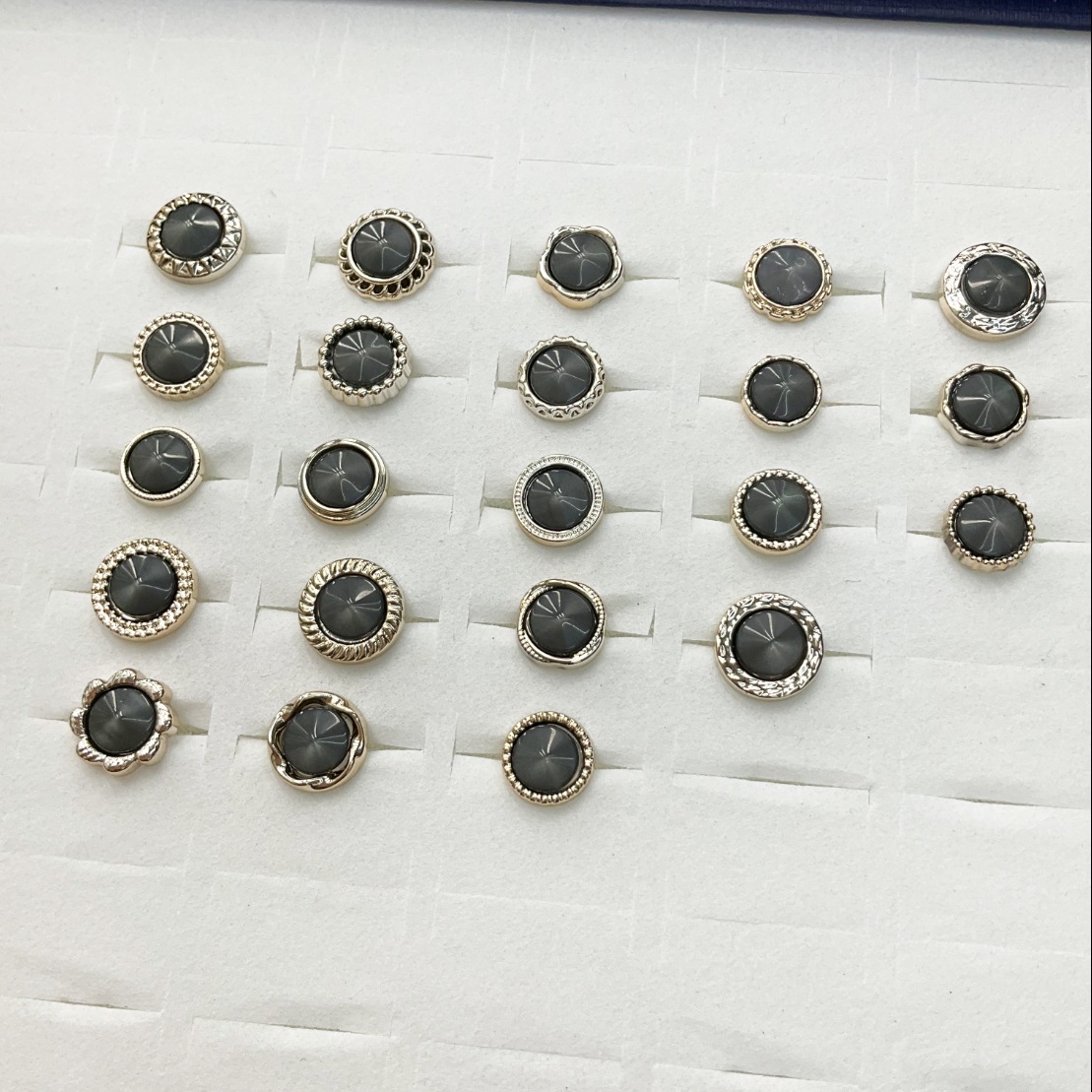 【 Factory Direct Sales 】 Pearl plastic button overcoats, windbreakers, shirts, suits, hand-sewn buttons, diamond inlays Item Picture